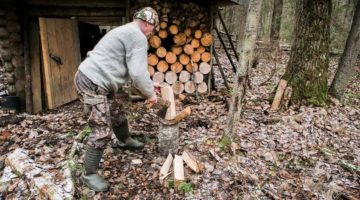 How to Forge Your Own Bushcraft Axe Out of Scrap Metal