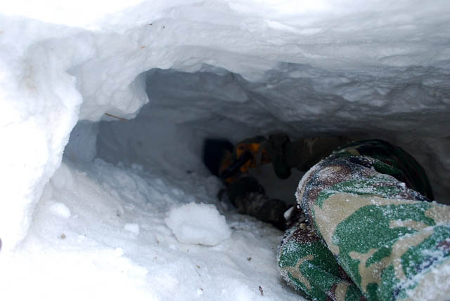 digging snow cave tunnel entrance