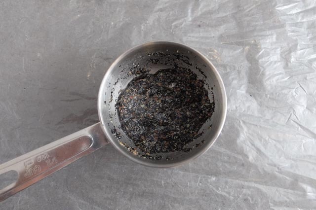 mixed activated charcoal and flaxmeal-min