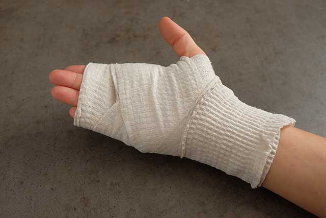 elastic roller bandage on hand injury