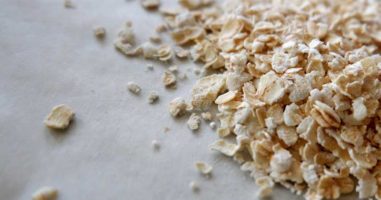 How to Store Oats and Oatmeal for the Long Term