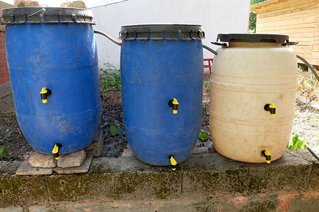 daisy chaining rainwater barrels together