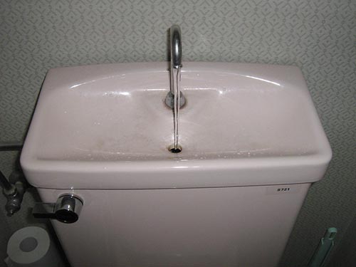 Sink positive grey water recycling for flushing toilet